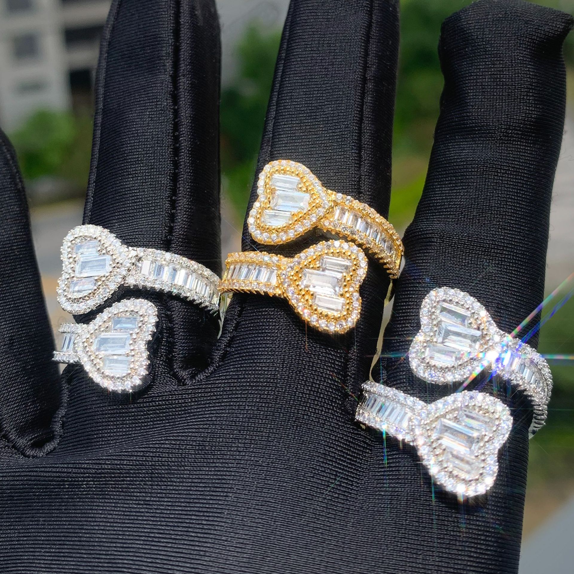 Iced Out Split Open Heart Ring Hip Hop Unisex Statement Ring — detail 1