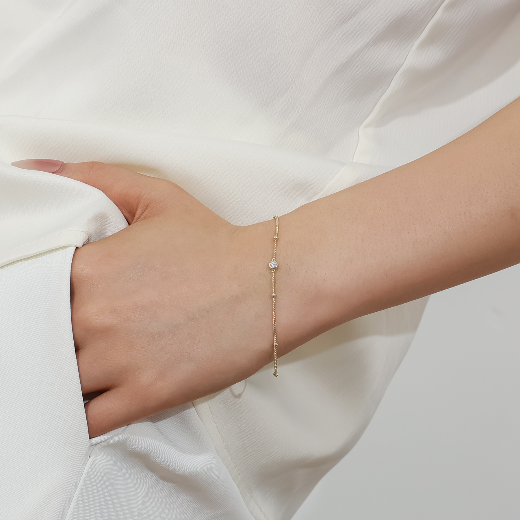 Aodhy Bubble Solitaire Moissanite or Lab-Grown Diamond Bracelet — detail 11