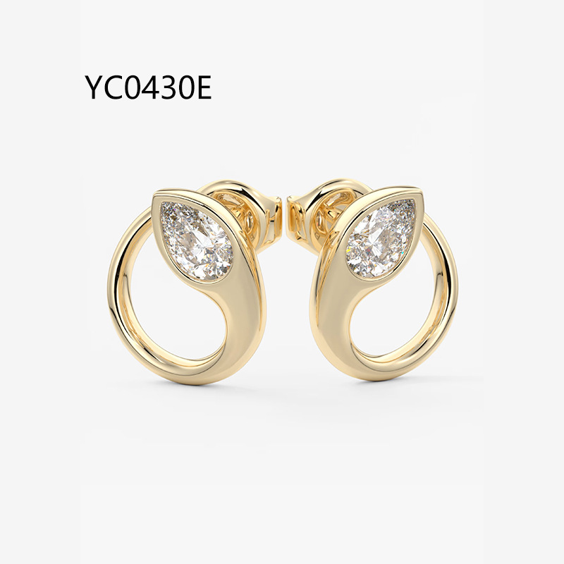 A pair of pear-shaped moissanite earrings (0.8ct each) · S925 Silver / Pair