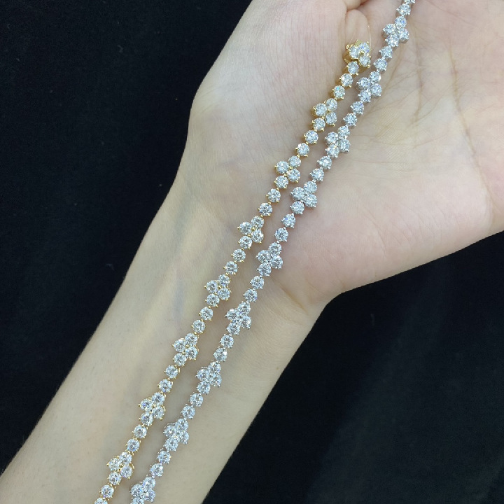 18K Gold Three-Prong Floral Diamond Bracelet – Approx. 6.75ct, 16.5cm — detail 5