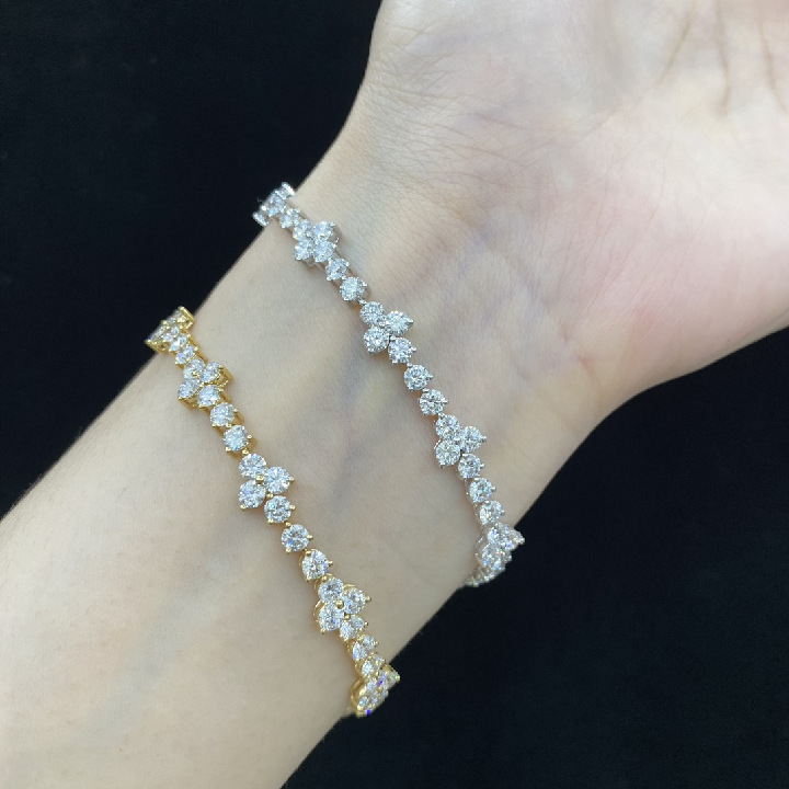 18K Gold Three-Prong Floral Diamond Bracelet – Approx. 6.75ct, 16.5cm — detail 9
