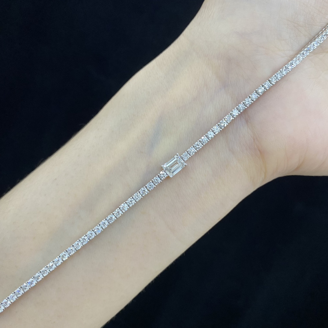 18K White Gold Emerald-Cut Lab-Grown Diamond Tennis Bracelet – Approx. 3.2ct, 17cm — detail 6